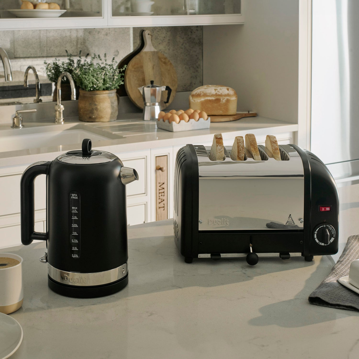 Dualit 4 Slot Vario Classic Toaster - Matt Black