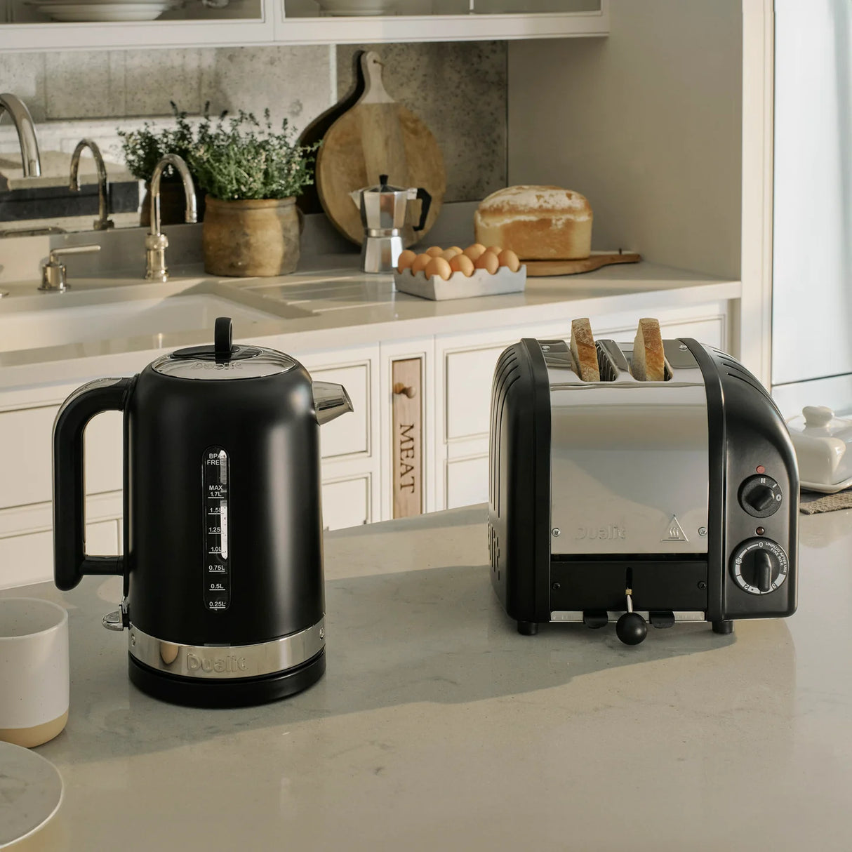 Dualit Classic Kettle, Matt Black