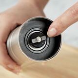 KitchenAid sāls un piparu dzirnaviņas komplekts