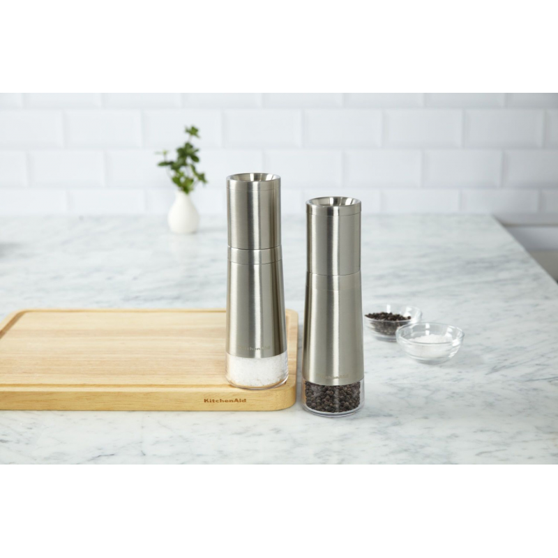 KitchenAid sāls un piparu dzirnaviņas komplekts